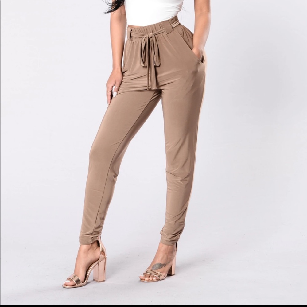 Fashion Nova PUSH PLAY PANTS - MOCHA
S